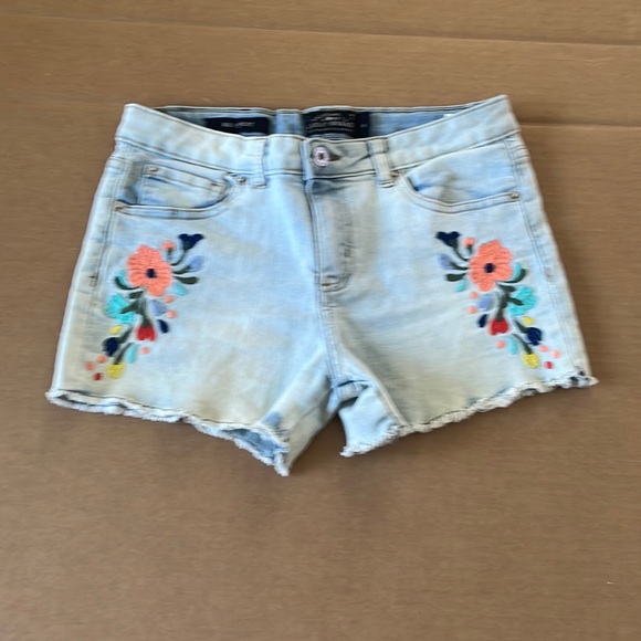 Lucky Brand Girl Sz 14 embroidered floral shorts - Picture 2 of 16